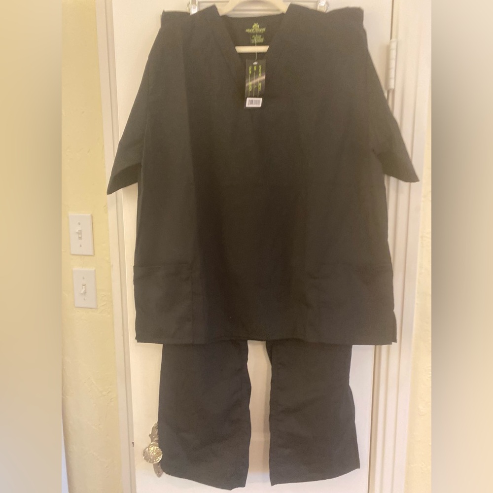 Black Men’s Scrub Set - L NWT